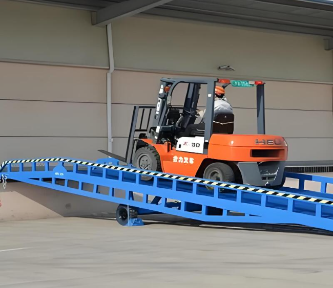 阳江移动式卸货平台（叉车用）